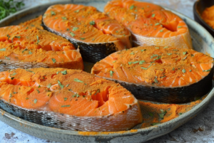 Marinated Surmai fish fillets seasoned with fresh spices, ready for grilling for Surmai Fish Fry recipe